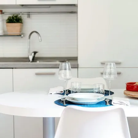 Flipping Flat - By Myhomeincomo Apartment