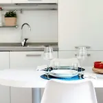 Flipping Flat - By Myhomeincomo アパート