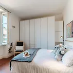 アパート Flipping Flat - By Myhomeincomo
