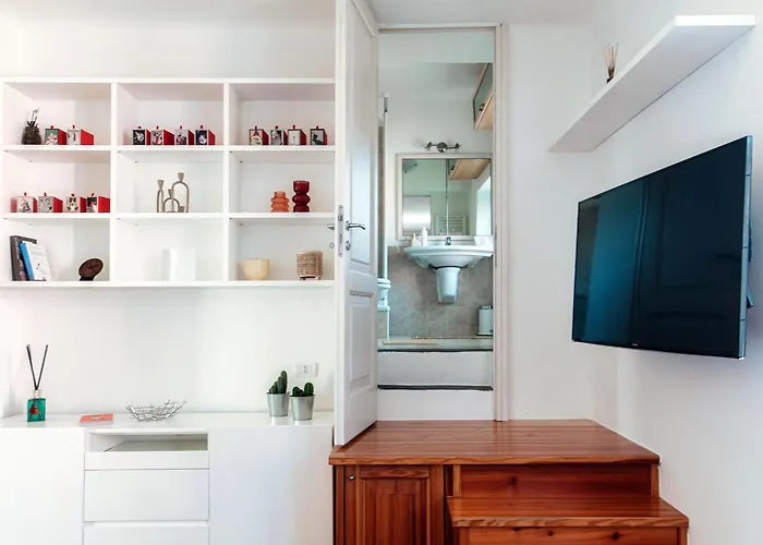 Flipping Flat - By Myhomeincomo شقة