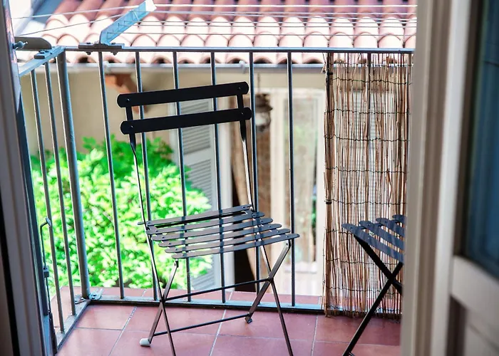 Flipping Flat - By Myhomeincomo شقة كومو