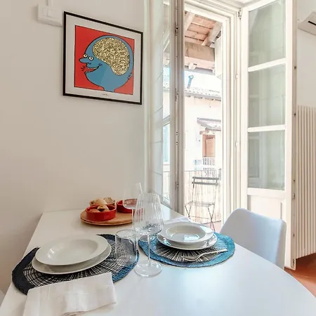 Flipping Flat - By Myhomeincomo Appartement